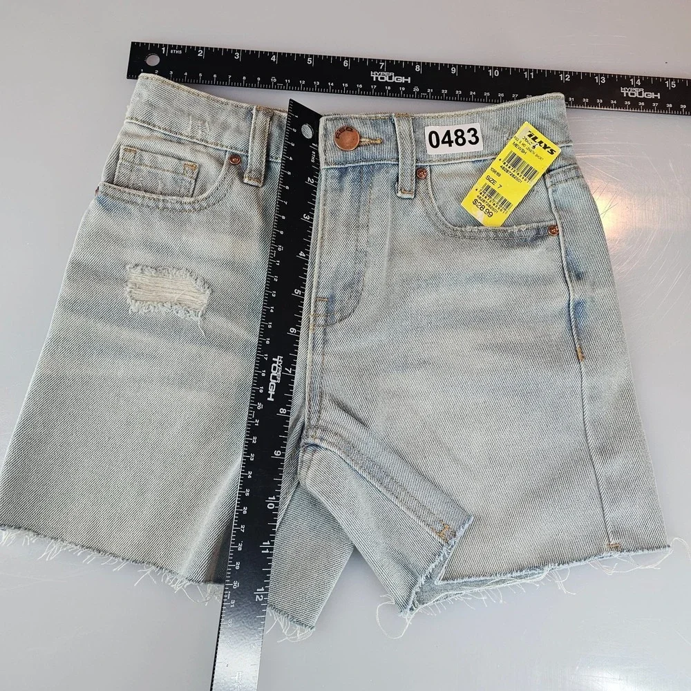 RSQ Girl Denim Shorts 7 Mid Length Short Fray Tilly Med Wash GD1006 NWT - Picture 8 of 13